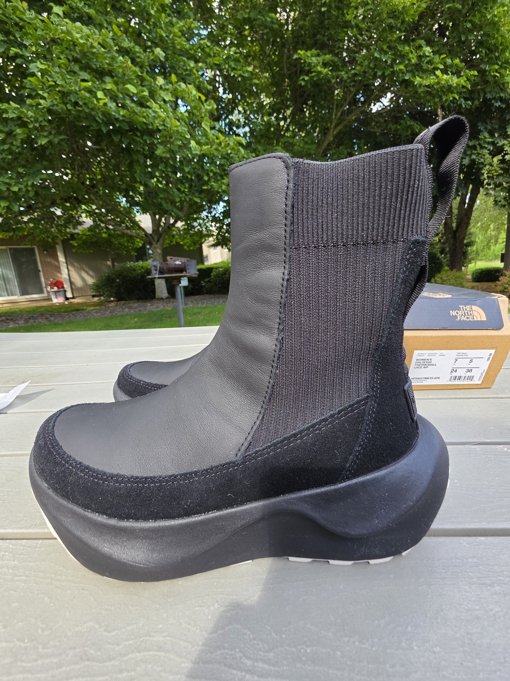The North Face Women's Halseigh ThermoBall Lace WP Boots - Picture 8 of 10